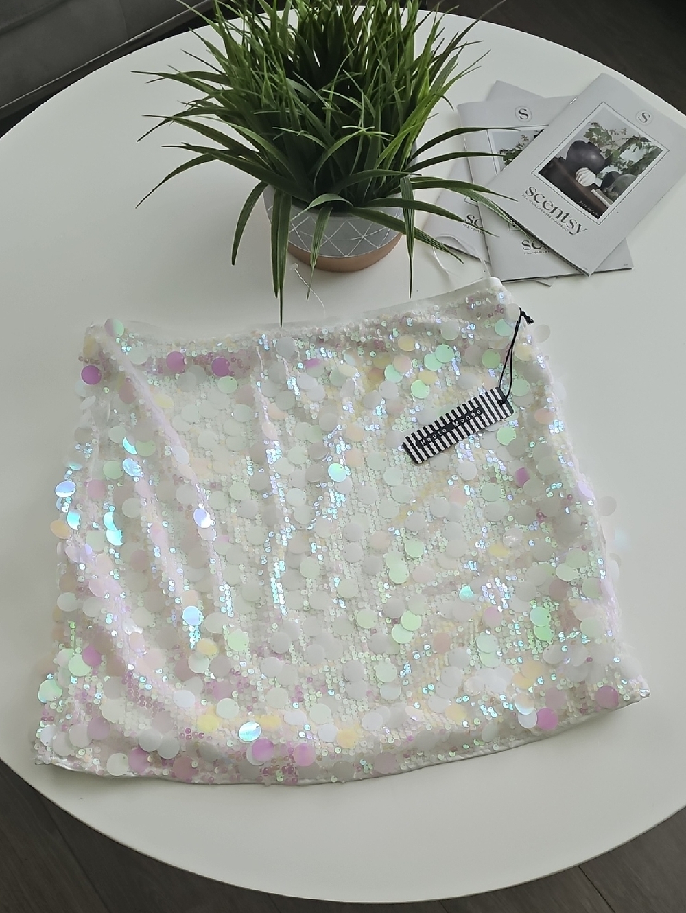 NWT Haute Monde Iridescent White Sequin Mini Skirt - Picture 2 of 5